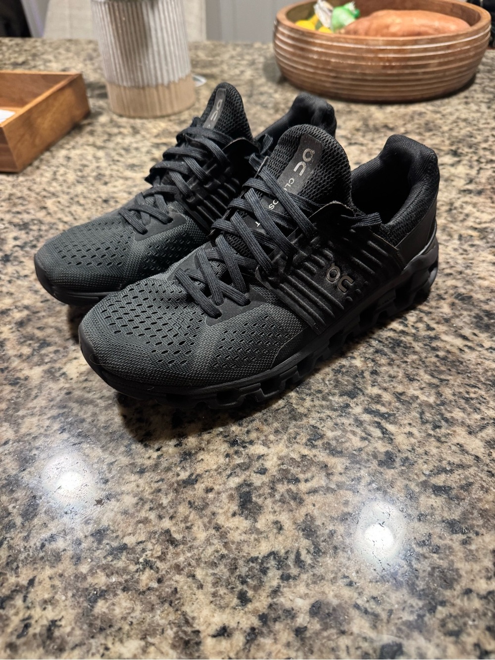 On Cloud Womens Size 7 Sneakers